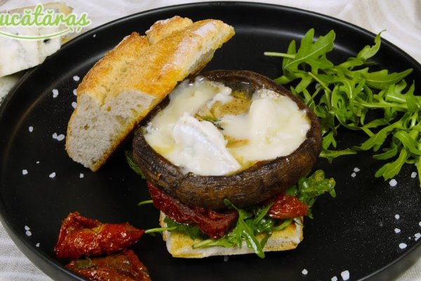 Sandwich cu ciuperci portobello și gorgonzola