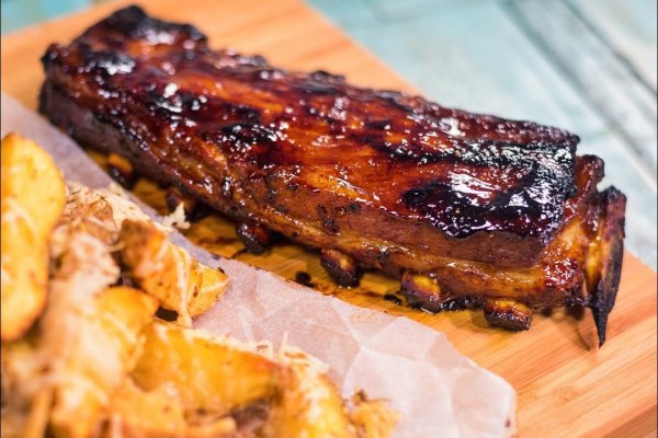 Coaste fierte in bere cu garnitura de cartofi