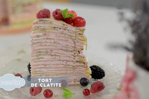 Tort de clatite cu ciocolata si fructe