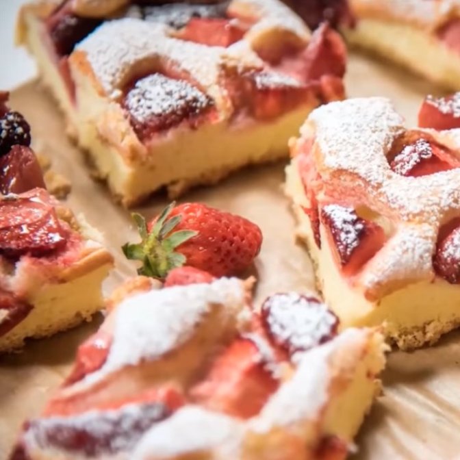 Desert prajitura cu capsuni