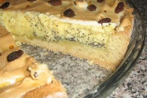 Tarta fina cu branza, mac si acoperis de bezea