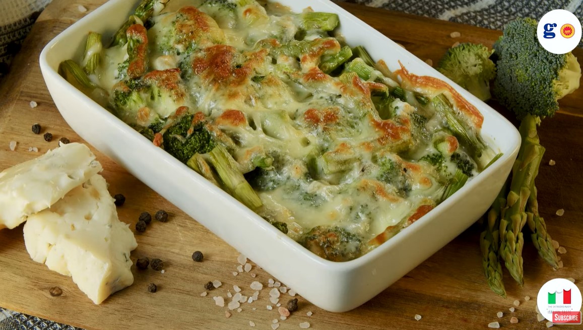 Broccoli și sparanghel gratinat cu gorgonzola