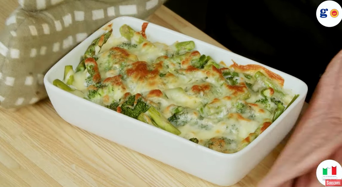 Broccoli și sparanghel gratinat cu gorgonzola