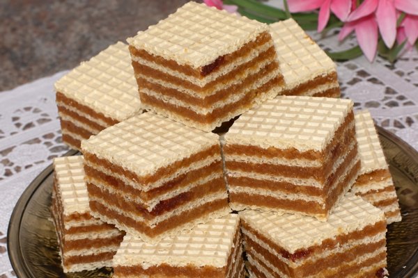 Napolitane cu crema de biscuiti