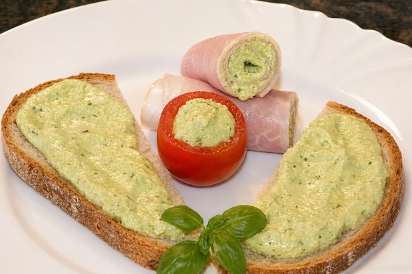 Pasta de avocado cu ou