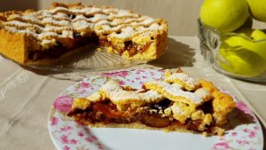 Tarta cu prune, mere si nuci